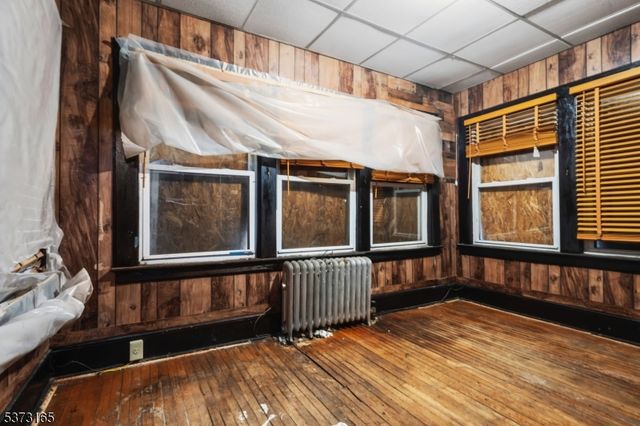 87 Pine Grove Ter, Newark City, NJ 07106