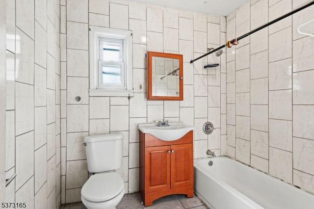 87 Pine Grove Ter, Newark City, NJ 07106