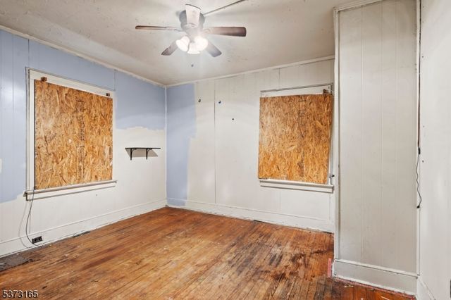 87 Pine Grove Ter, Newark City, NJ 07106