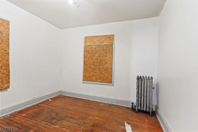 87 Pine Grove Ter, Newark City, NJ 07106
