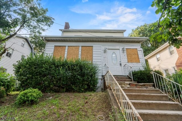 87 Pine Grove Ter, Newark City, NJ 07106