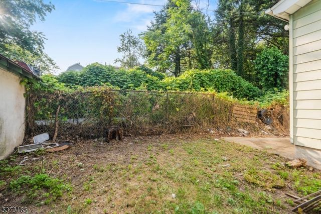 87 Pine Grove Ter, Newark City, NJ 07106