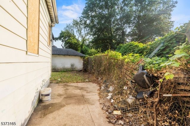 87 Pine Grove Ter, Newark City, NJ 07106