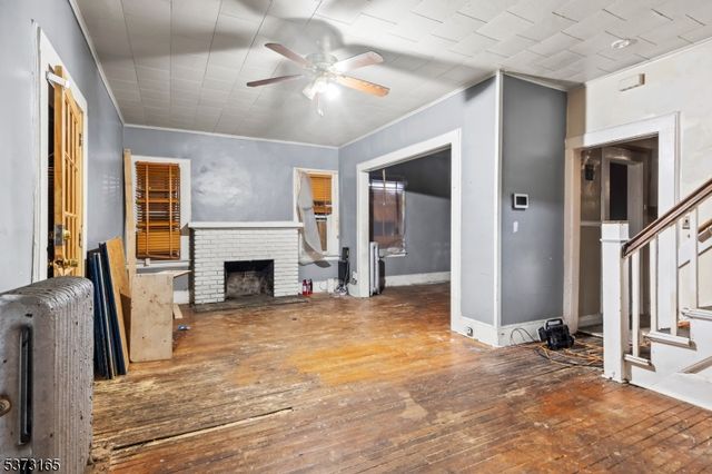 87 Pine Grove Ter, Newark City, NJ 07106