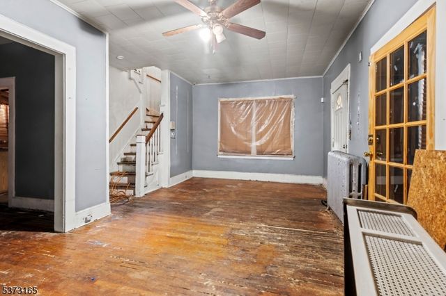 87 Pine Grove Ter, Newark City, NJ 07106