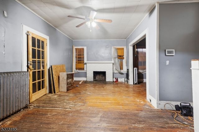 87 Pine Grove Ter, Newark City, NJ 07106