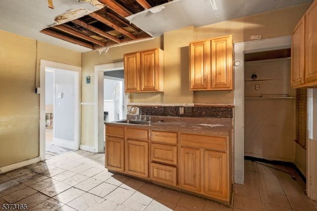 87 Pine Grove Ter, Newark City, NJ 07106