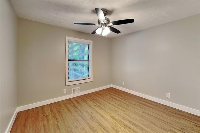3753 Memorial Parkway NW, Kennesaw, GA 30152