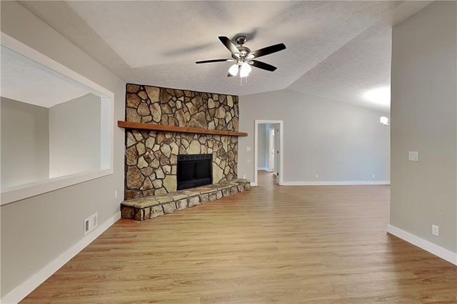 3753 Memorial Parkway NW, Kennesaw, GA 30152