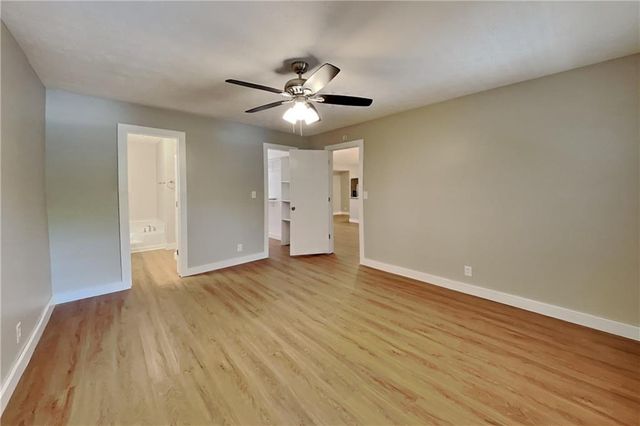 3753 Memorial Parkway NW, Kennesaw, GA 30152