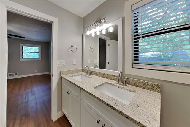 3753 Memorial Parkway NW, Kennesaw, GA 30152