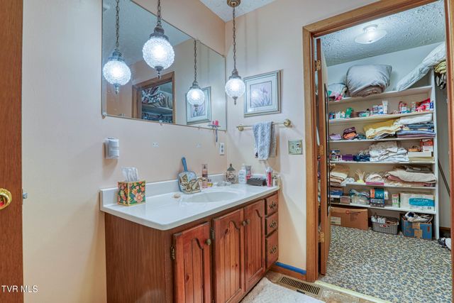 1826 Kenwood Road, Kingsport, TN 37664