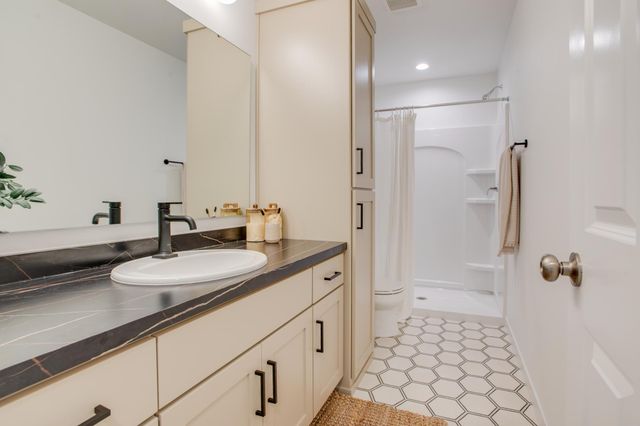 6726 Belding Drive S, Fargo, ND 58104