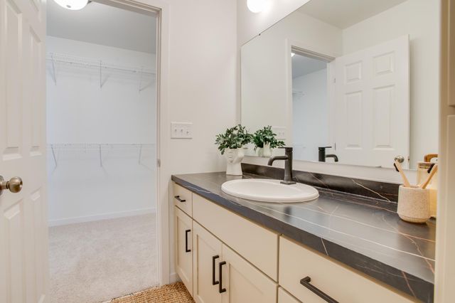 6726 Belding Drive S, Fargo, ND 58104