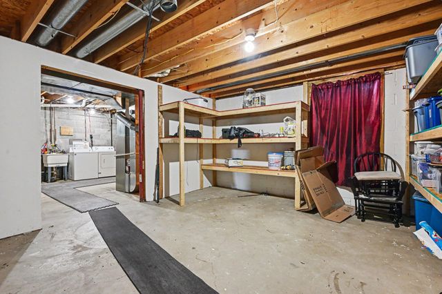 61117 County Road 653, Paw Paw, MI 49079