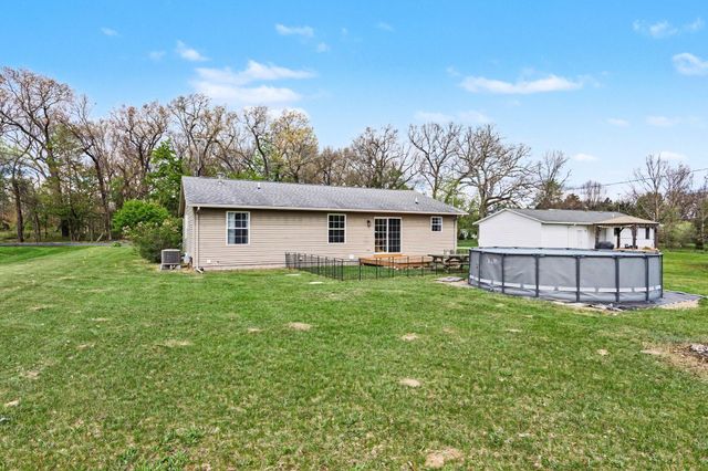 61117 County Road 653, Paw Paw, MI 49079