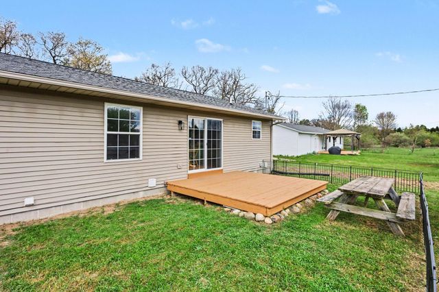 61117 County Road 653, Paw Paw, MI 49079
