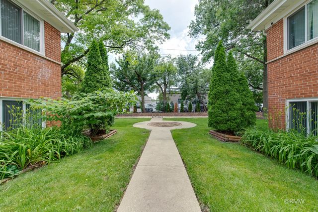 32 N Main Street 1N, Glen Ellyn, IL 60137