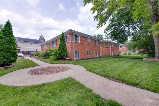 32 N Main Street 1N, Glen Ellyn, IL 60137