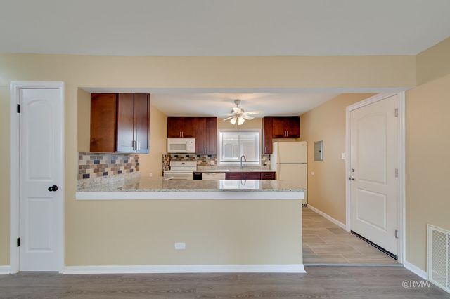 32 N Main Street 1N, Glen Ellyn, IL 60137