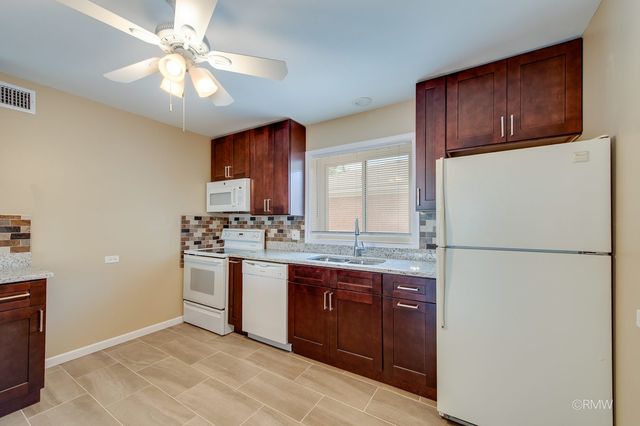 32 N Main Street 1N, Glen Ellyn, IL 60137