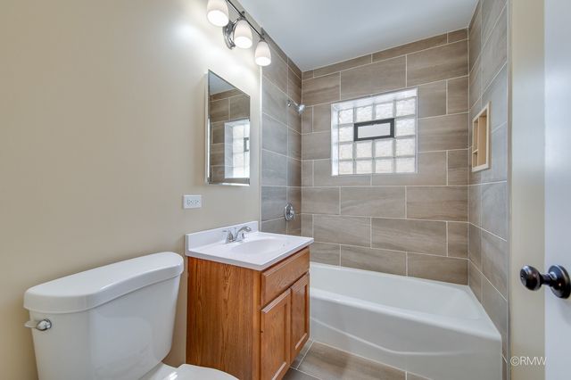 32 N Main Street 1N, Glen Ellyn, IL 60137