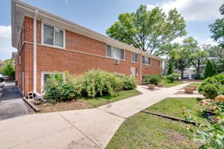 32 N Main Street 1N, Glen Ellyn, IL 60137