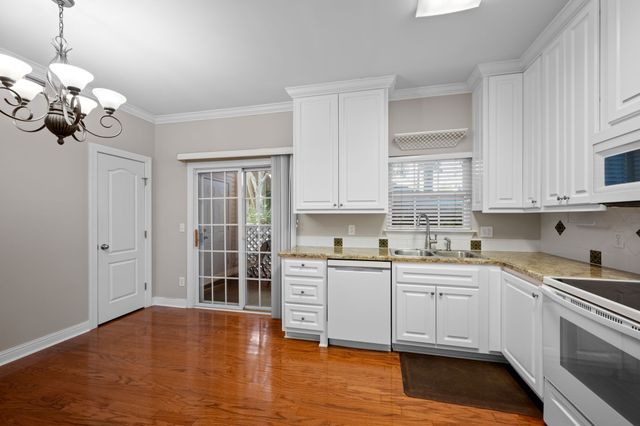 6952 Highway 70 S Apt 129, Nashville, TN 37221