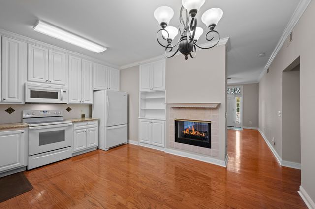 6952 Highway 70 S Apt 129, Nashville, TN 37221