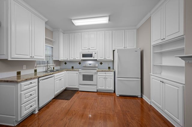 6952 Highway 70 S Apt 129, Nashville, TN 37221