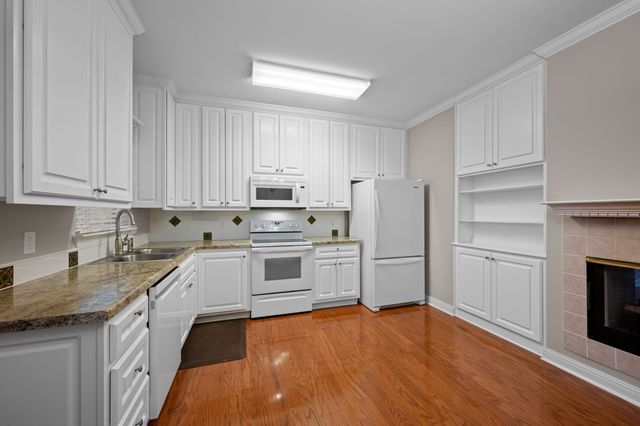 6952 Highway 70 S Apt 129, Nashville, TN 37221