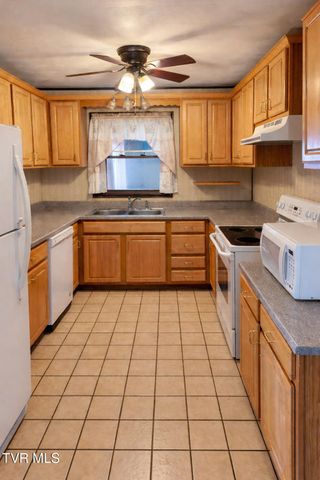 155 Old Stage Coach Road, Blountville, TN 37617