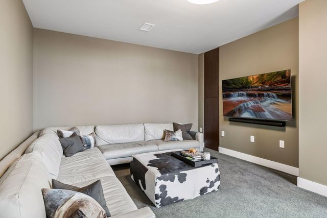 222 2nd Street SE 801, Minneapolis, MN 55414