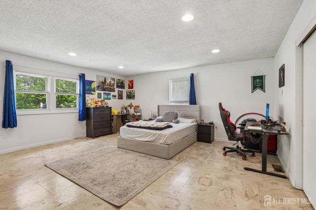 36 Henry Street, Edison, NJ 08820