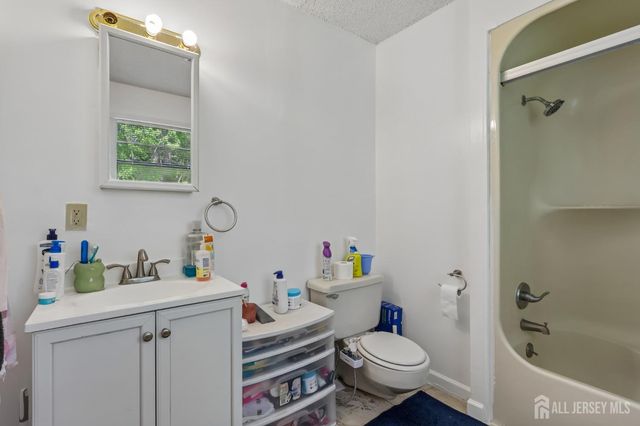 36 Henry Street, Edison, NJ 08820