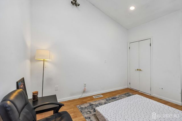 36 Henry Street, Edison, NJ 08820