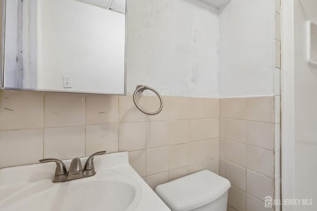 36 Henry Street, Edison, NJ 08820