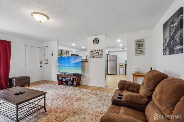 36 Henry Street, Edison, NJ 08820