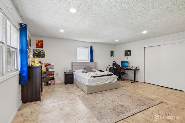 36 Henry Street, Edison, NJ 08820