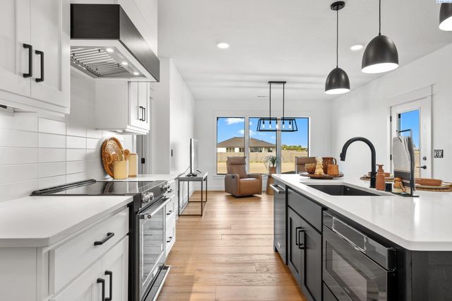 8103 Concord Crest Lane, Pasco, WA 99301