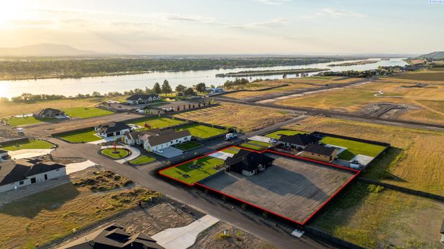 8103 Concord Crest Lane, Pasco, WA 99301
