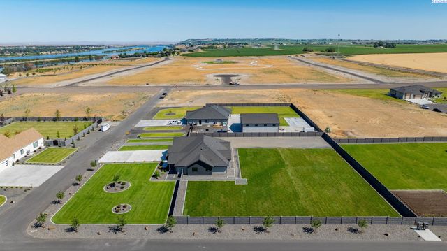 8103 Concord Crest Lane, Pasco, WA 99301