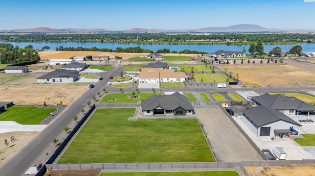 8103 Concord Crest Lane, Pasco, WA 99301