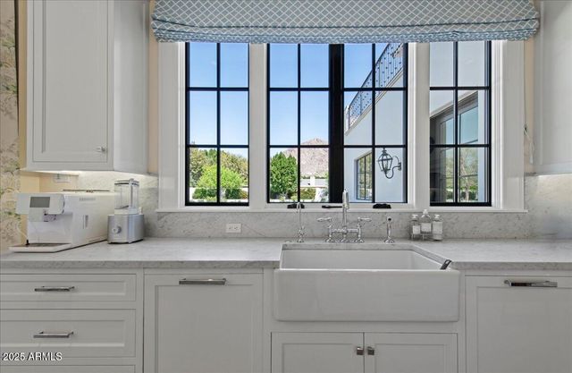 5446 E EXETER Boulevard, Phoenix, AZ 85018