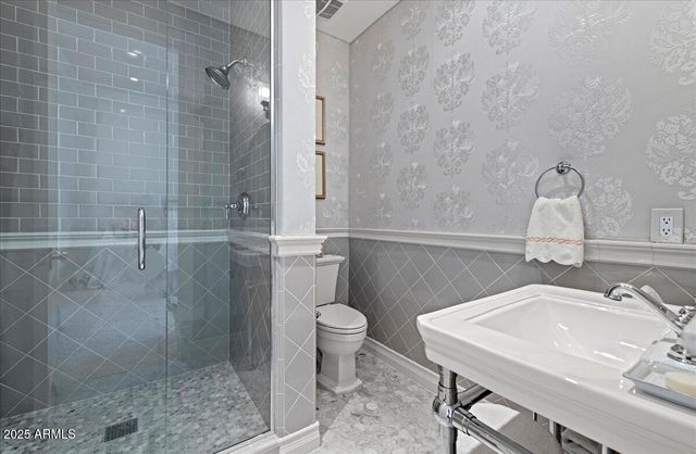 5446 E EXETER Boulevard, Phoenix, AZ 85018