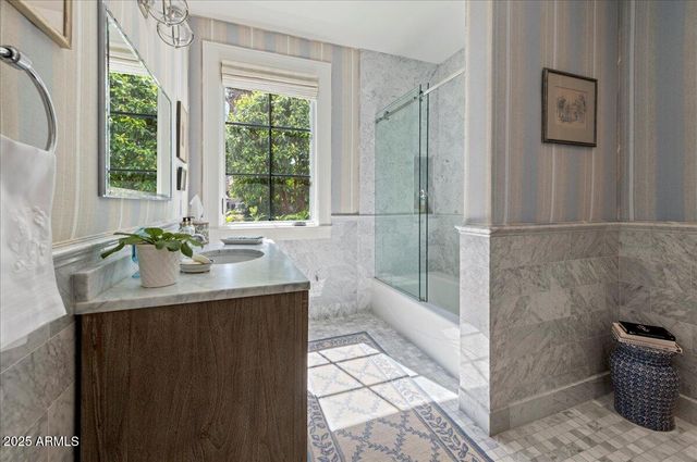 5446 E EXETER Boulevard, Phoenix, AZ 85018