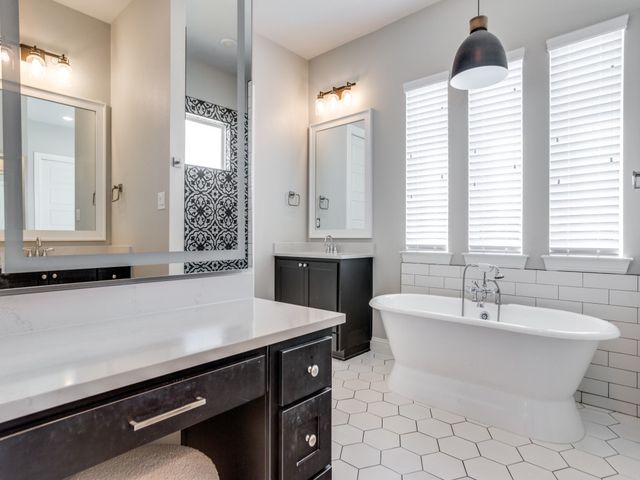 2000 Ragland Trail, Azle, TX 76020