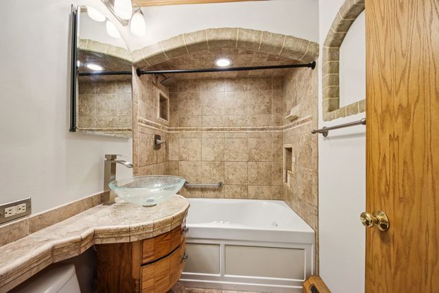 527 W Eastman Street 2C, Arlington Heights, IL 60005