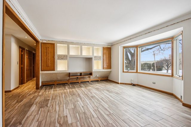 527 W Eastman Street 2C, Arlington Heights, IL 60005