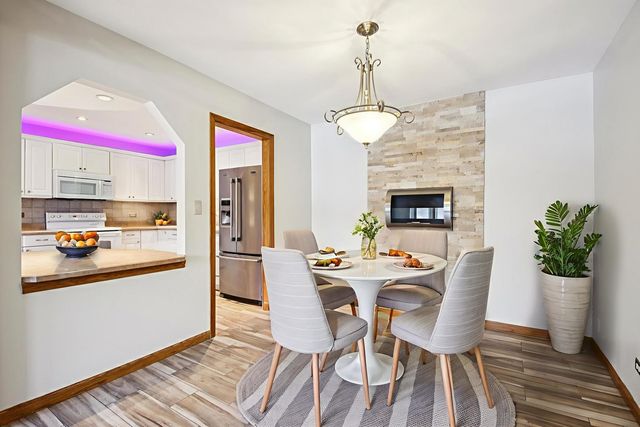 527 W Eastman Street 2C, Arlington Heights, IL 60005